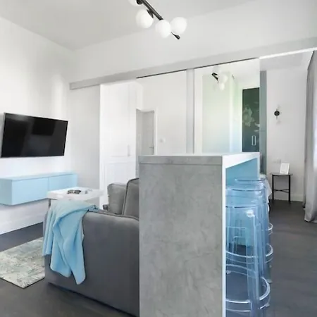 Elite Old Town Deluxe