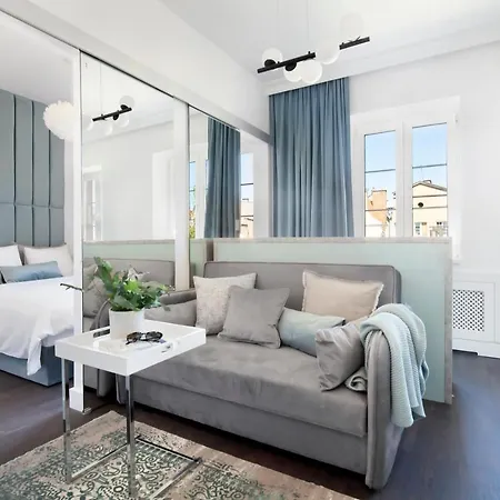 Elite Old Town Deluxe Apartment